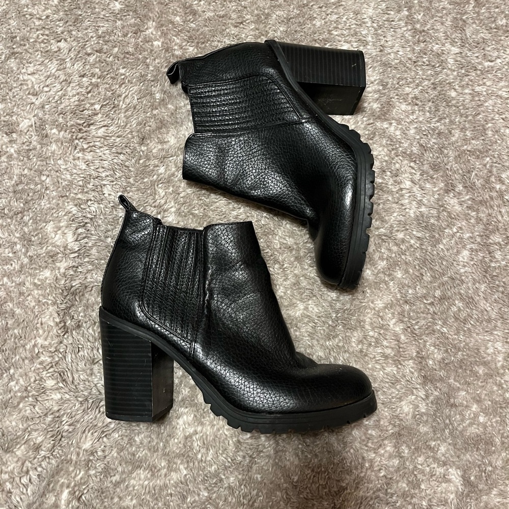Sam & Libby - black faux pebbled leather platform boots with chunky heel